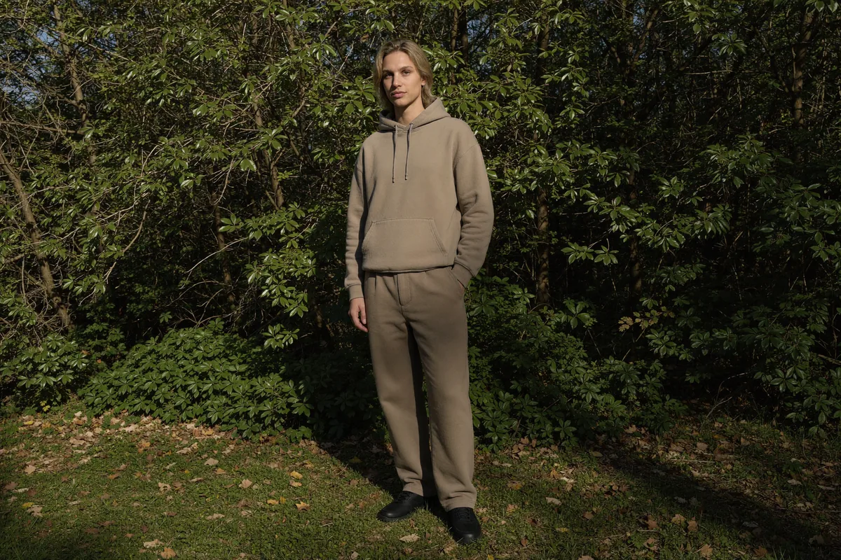 Prompt: Ogród, styl streetwear