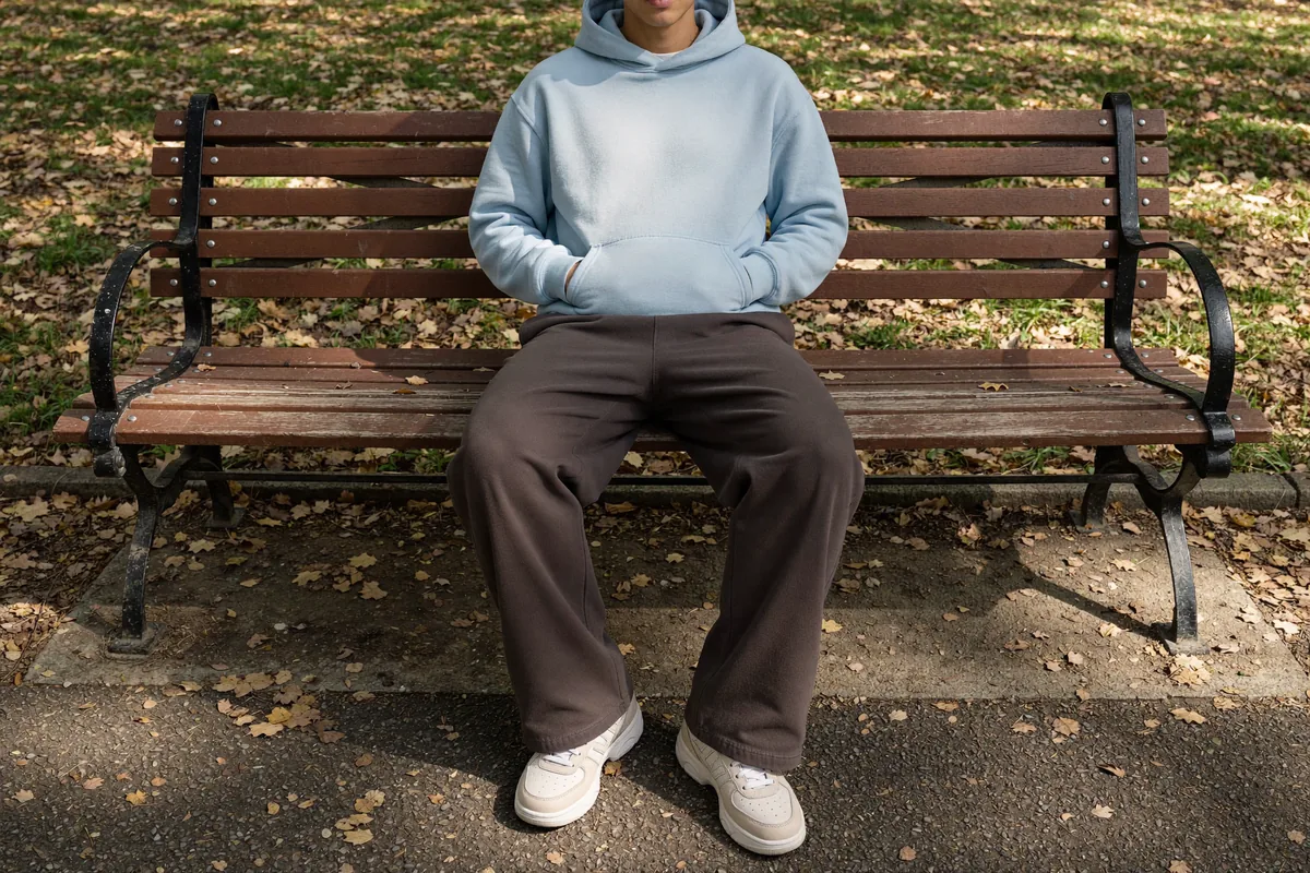 Prompt: Park, styl streetwear