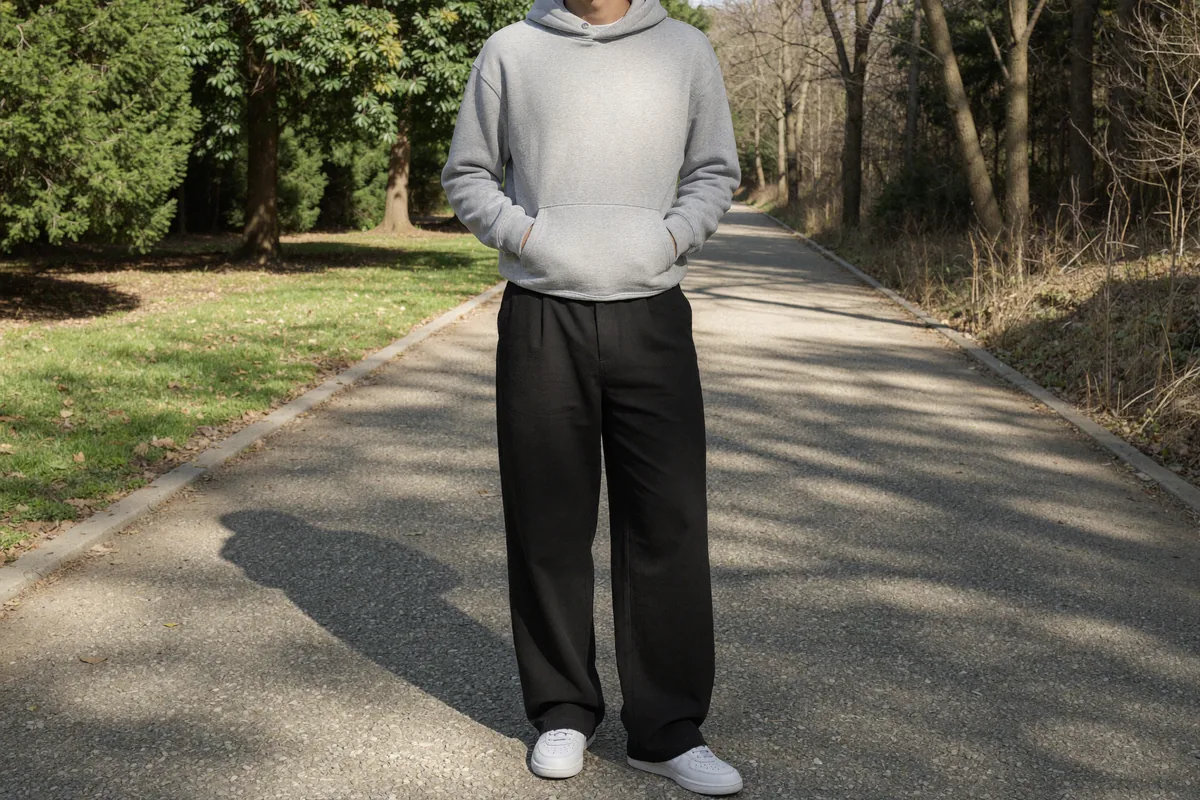 Prompt: Aktywność na zewnątrz, styl streetwear