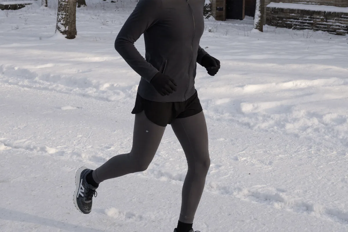 Prompt: Zima i śnieg, styl sportowy